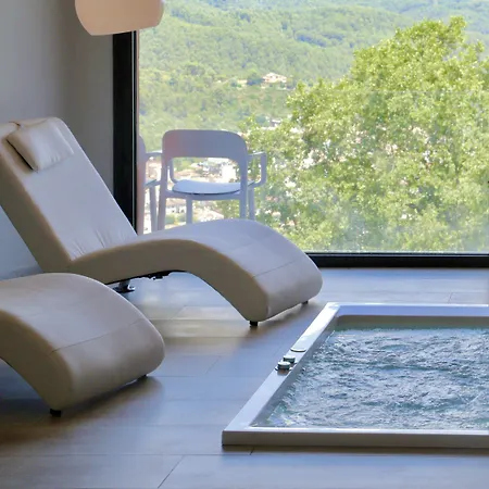 Petit Mirador Hotel 3*